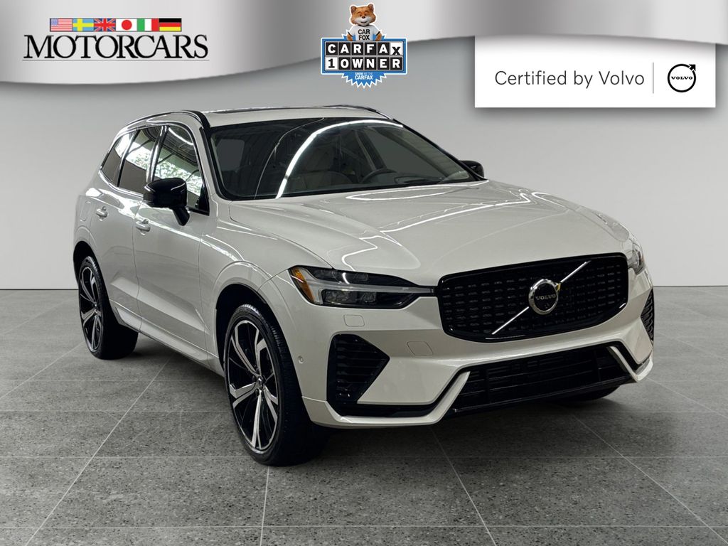 2024 Volvo XC60 T8 Ultimate Dark Theme AWD's photo