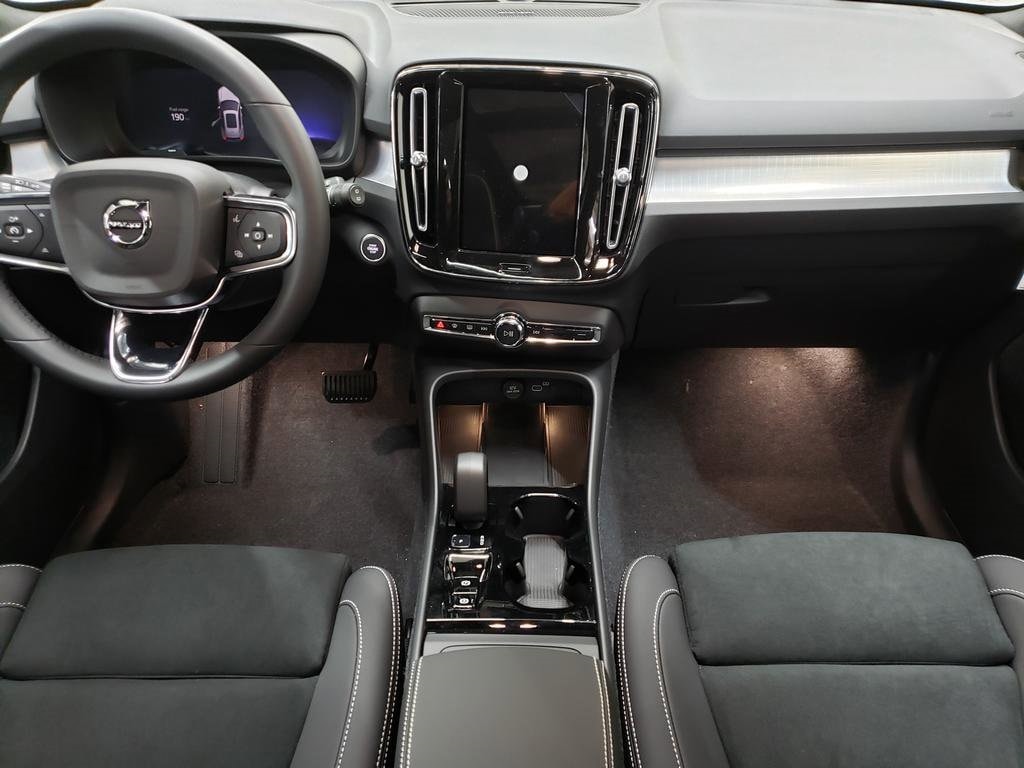 2026 Volvo XC40 Ultra Black Edition - Photo 9