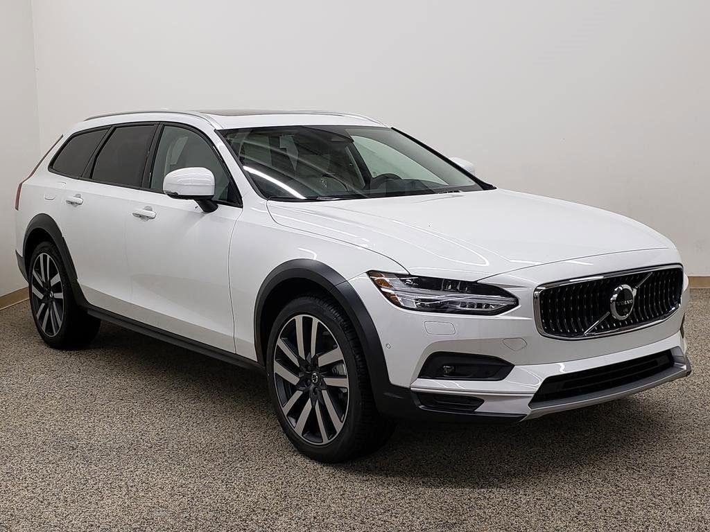 2025 Volvo V90 Cross Country Wagon 