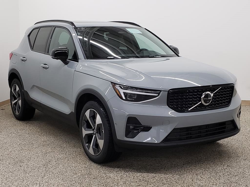 2026 Volvo XC40 Plus's photo