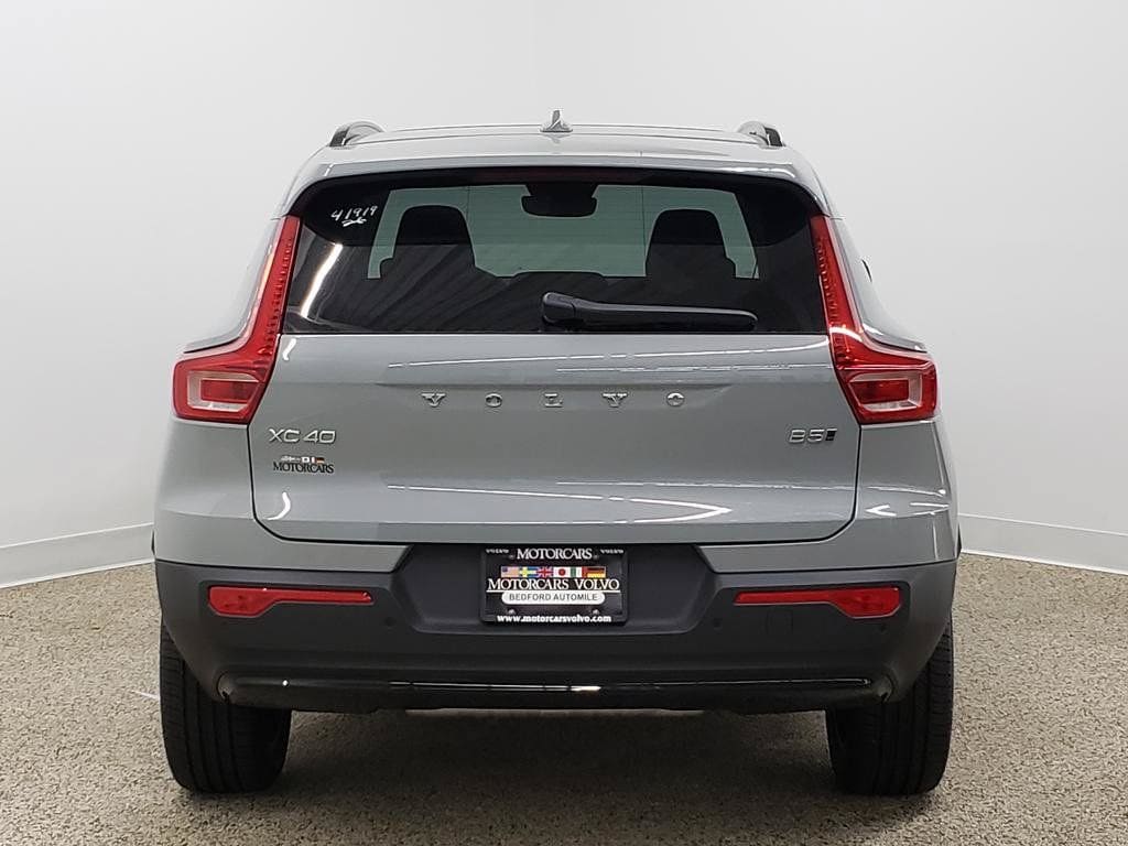 New 2026 Volvo XC40 B5 Plus SUV