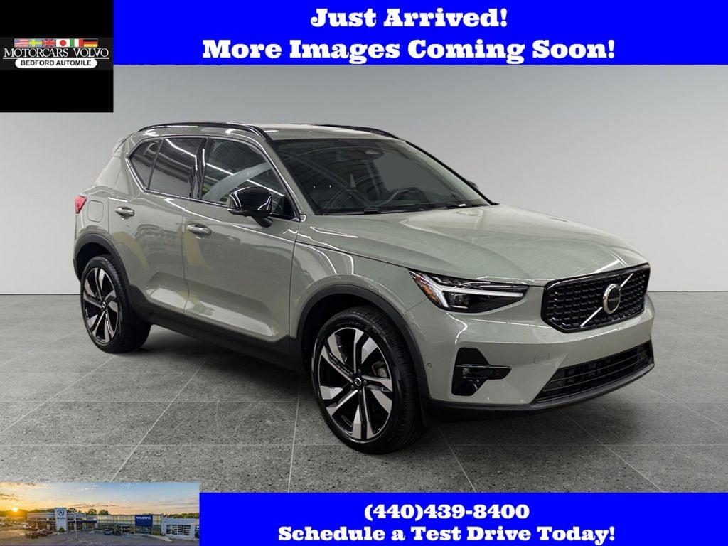 2023 Volvo XC40 B5 Ultimate Dark AWD's photo