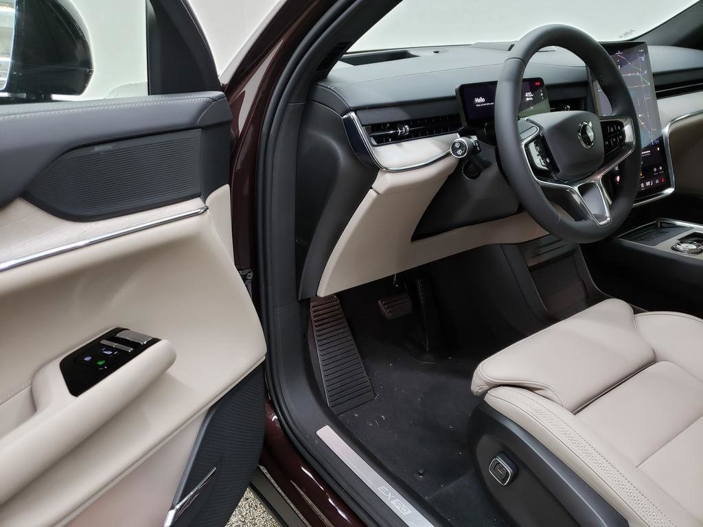 2025 Volvo EX90 Ultra - Photo 6