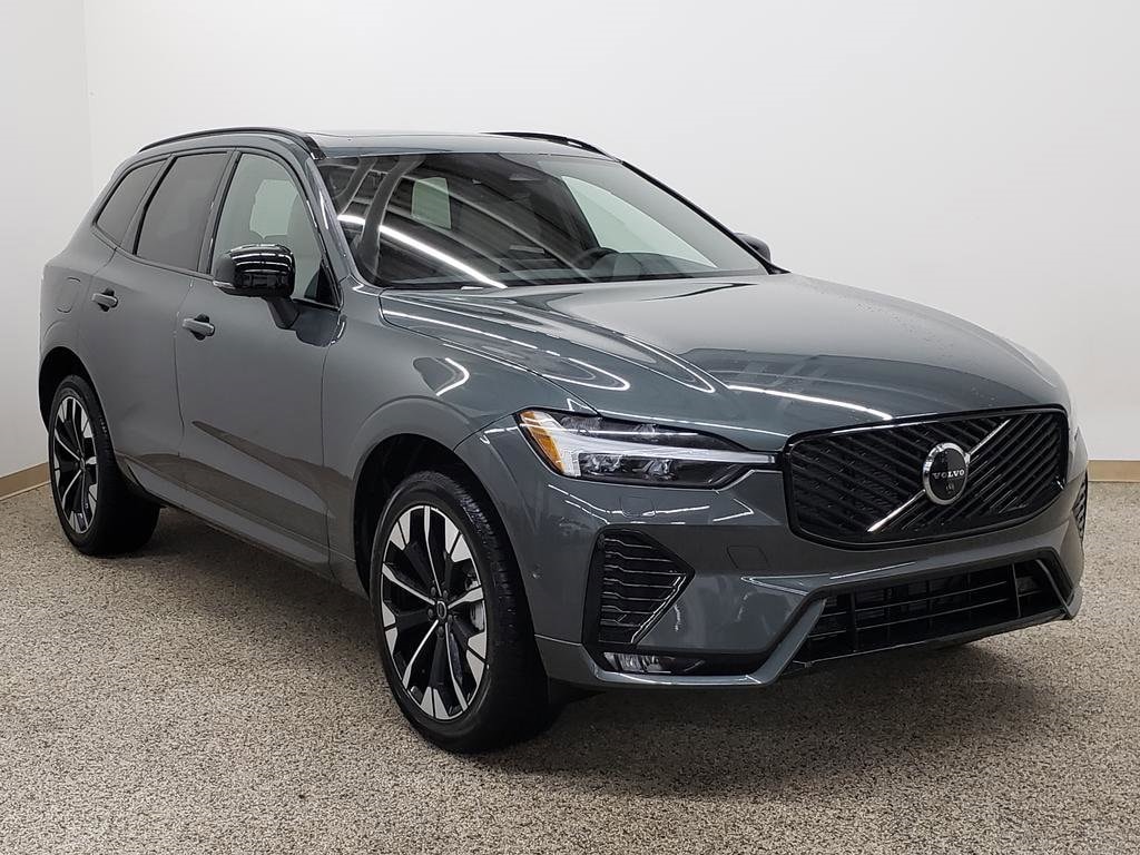2026 Volvo XC60 Plus's photo