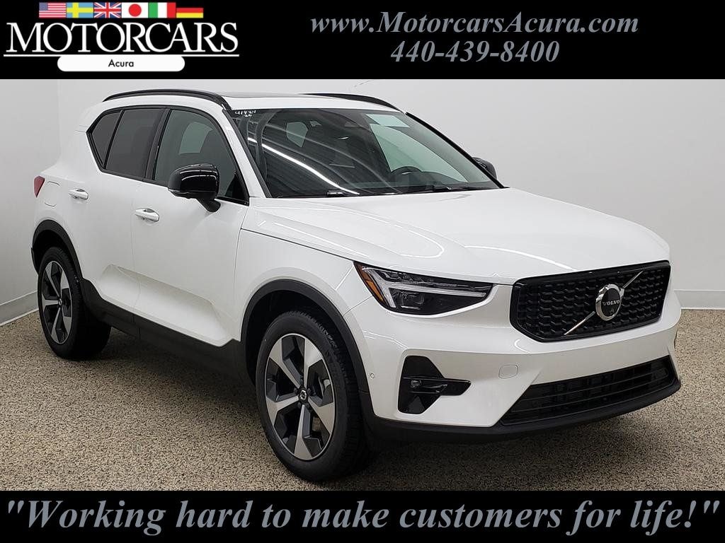 New 2026 Volvo XC40 B5 Plus SUV