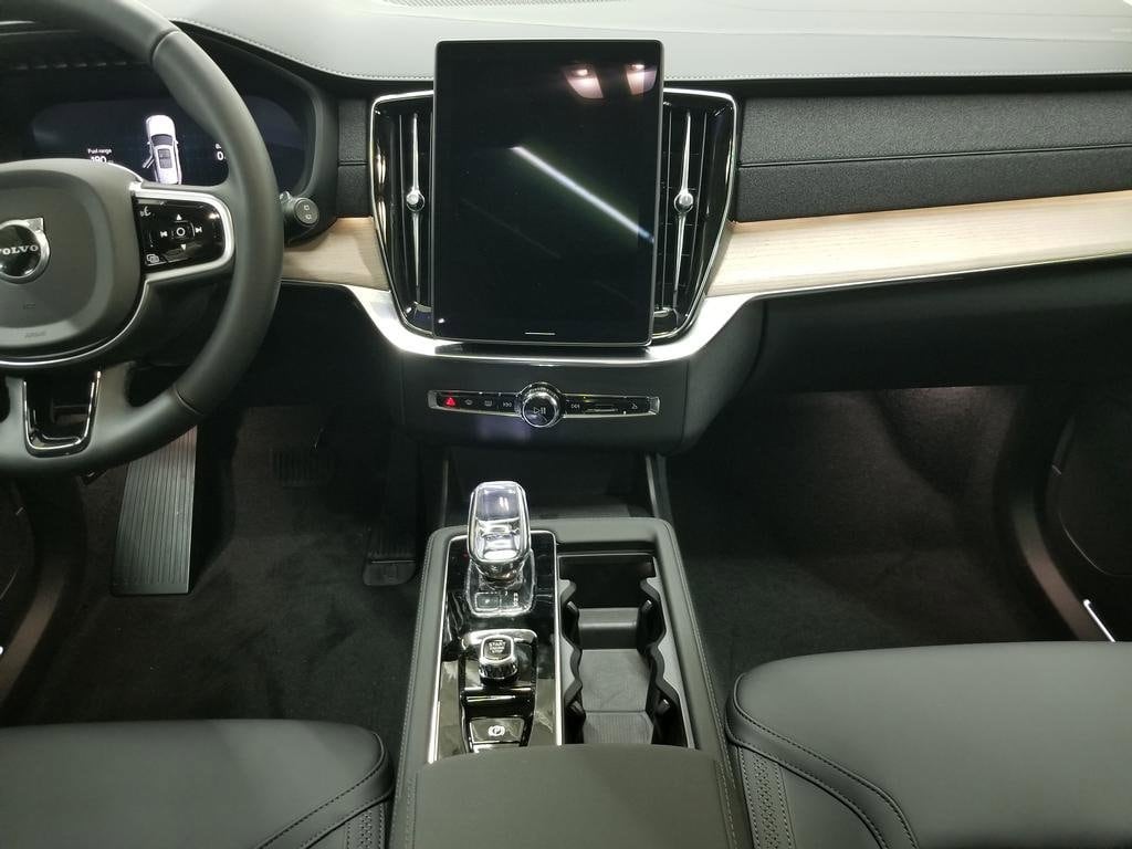 2025 Volvo XC90 Plus - Photo 9