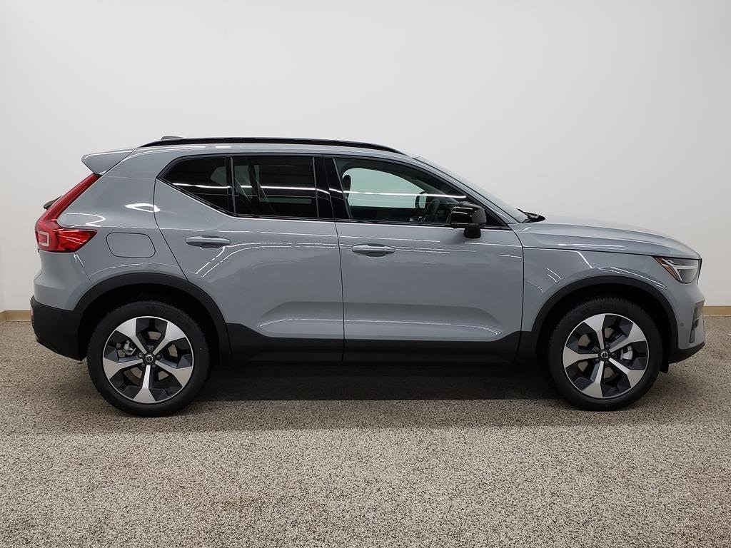New 2026 Volvo XC40 B5 Plus SUV