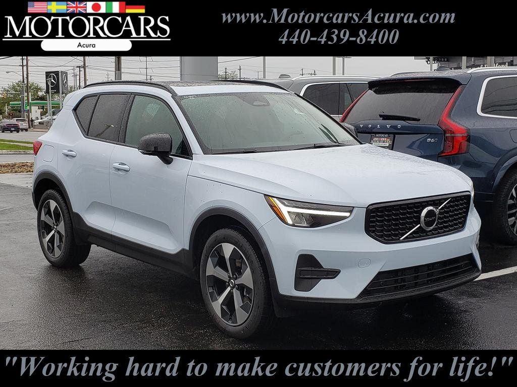 2026 Volvo XC40 B5 Core Dark AWD's photo