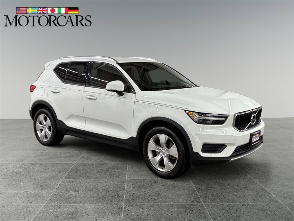 Used 2019 Volvo XC40 Momentum SUV