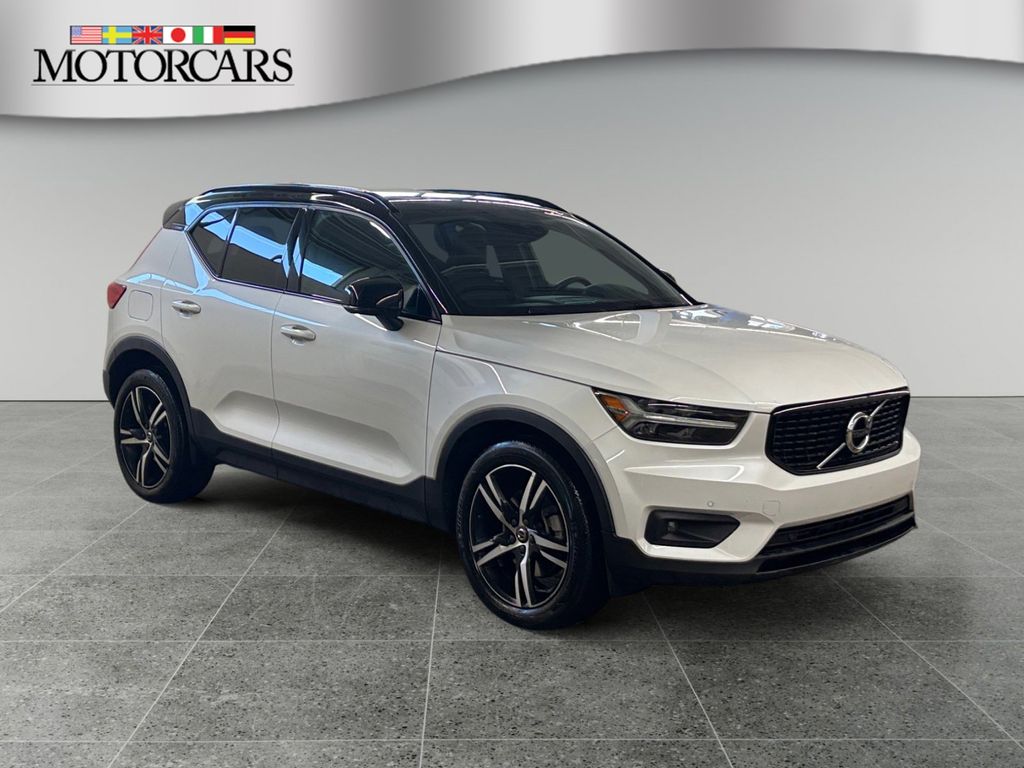2020 Volvo XC40 T5 R-Design AWD's photo