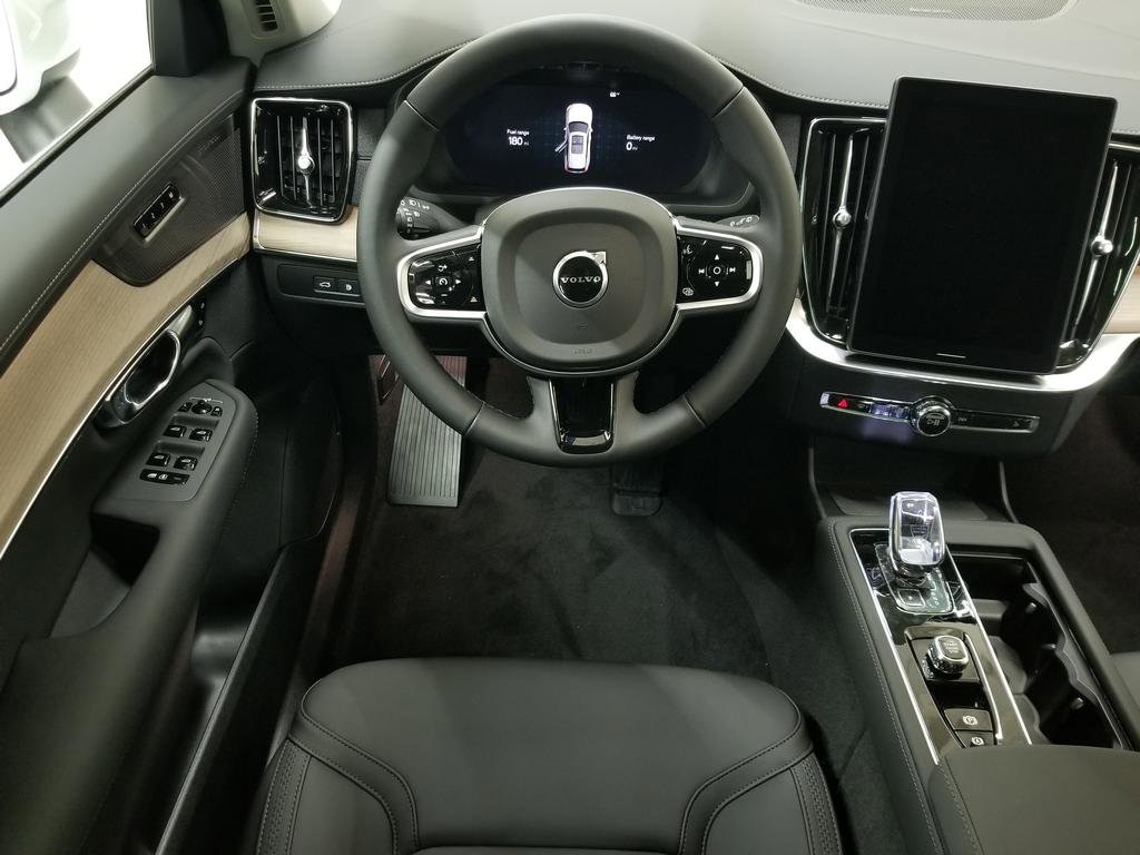 2025 Volvo XC90 Plus - Photo 10