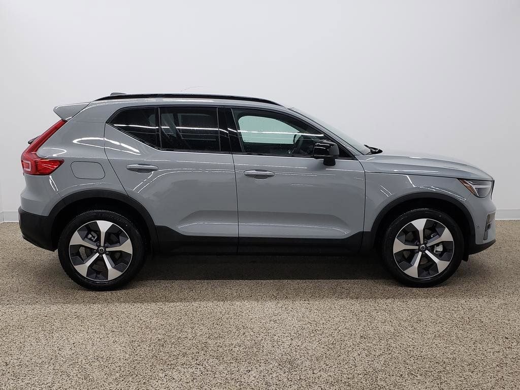 New 2026 Volvo XC40 B5 Plus SUV