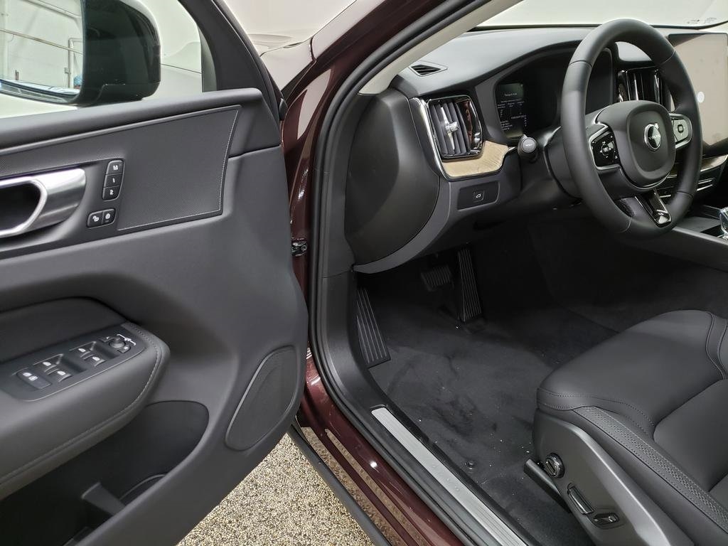2026 Volvo XC60 Core - Photo 6