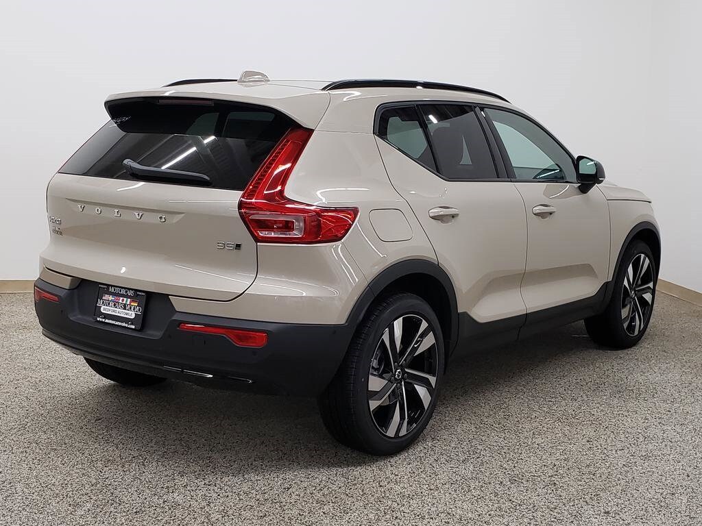 New 2026 Volvo XC40 B5 Plus SUV