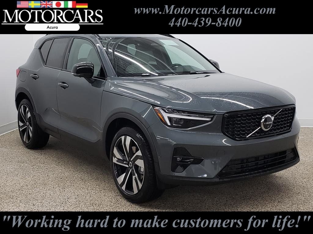 New 2026 Volvo XC40 B5 Ultra SUV