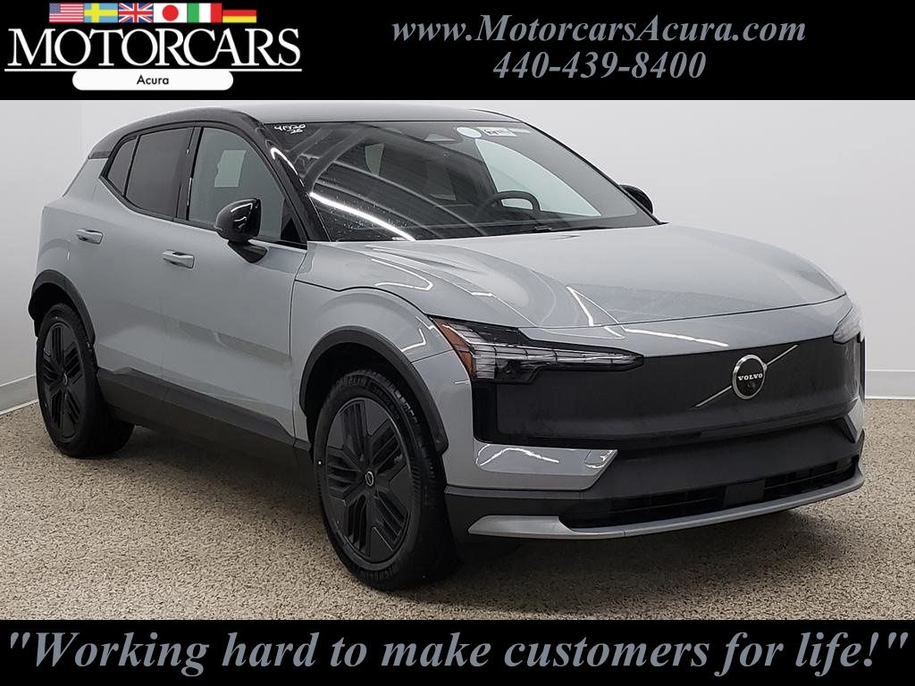 2026 Volvo EX30 Twin Motor Cross Country Ultra's photo