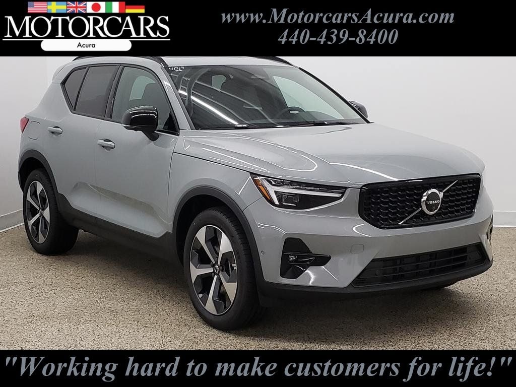 New 2026 Volvo XC40 B5 Plus SUV