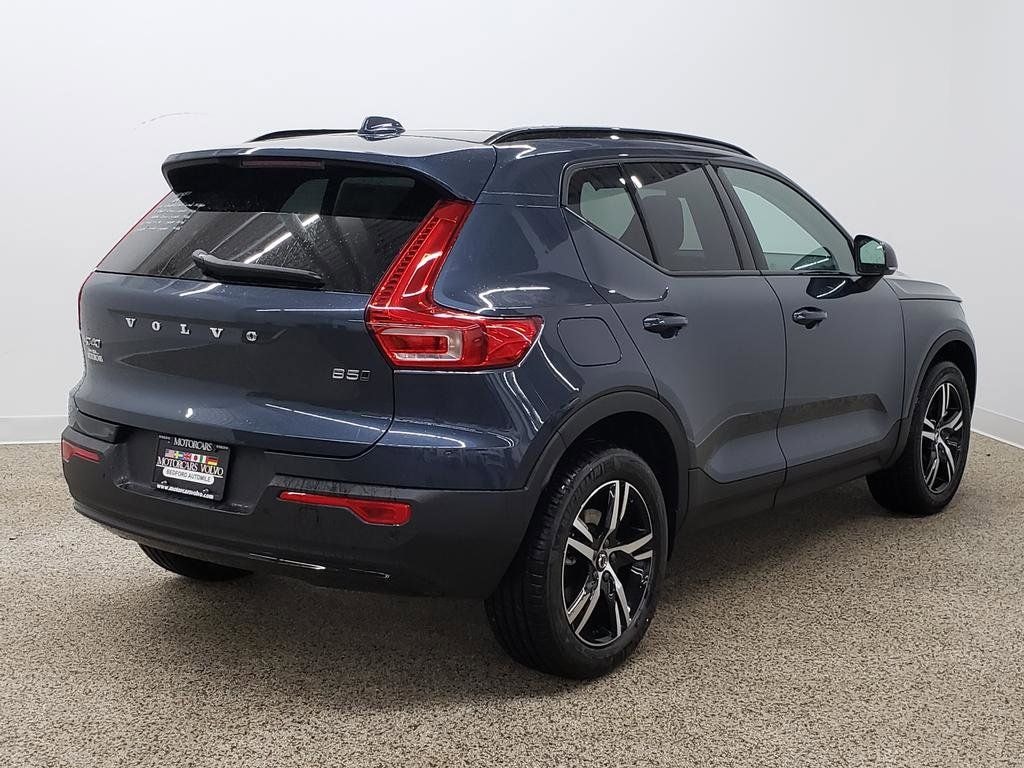 New 2026 Volvo XC40 B5 Core SUV