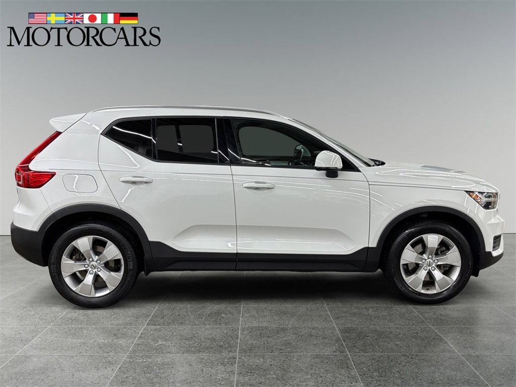 Used 2019 Volvo XC40 Momentum SUV