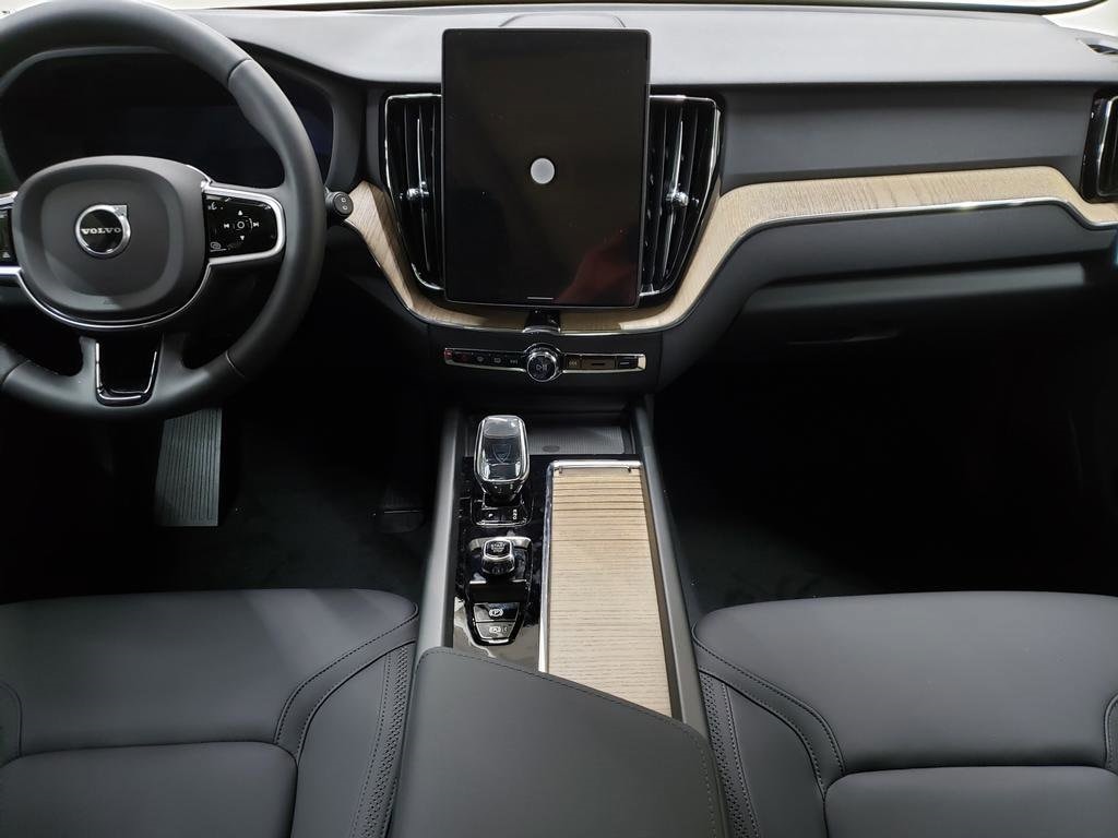 2026 Volvo XC60 Core - Photo 9