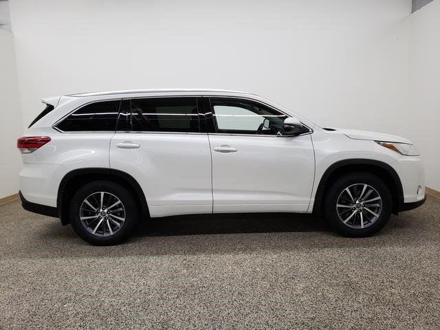 Used 2017 Toyota Highlander XLE with VIN 5TDJZRFH4HS507164 for sale in Bedford, OH