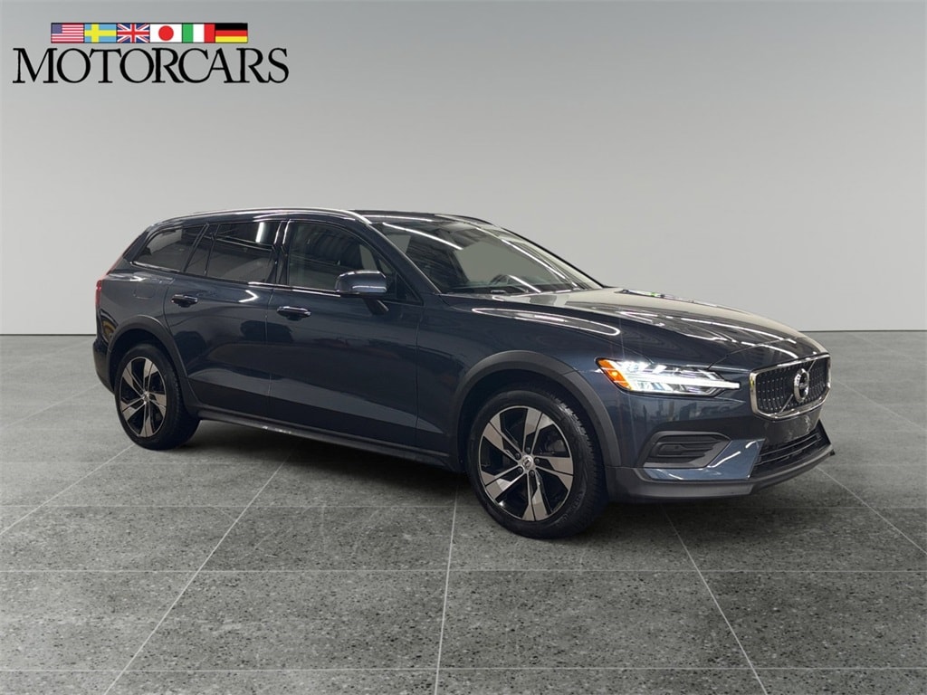 2020 Volvo V60 Cross Country Base's photo