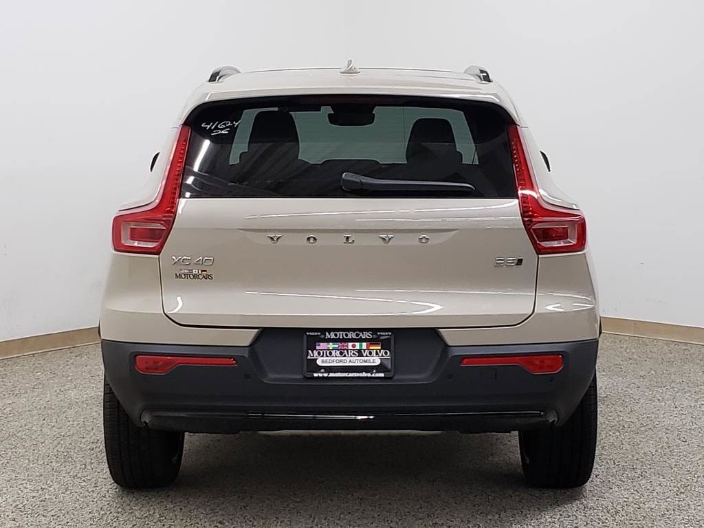 New 2026 Volvo XC40 B5 Plus SUV