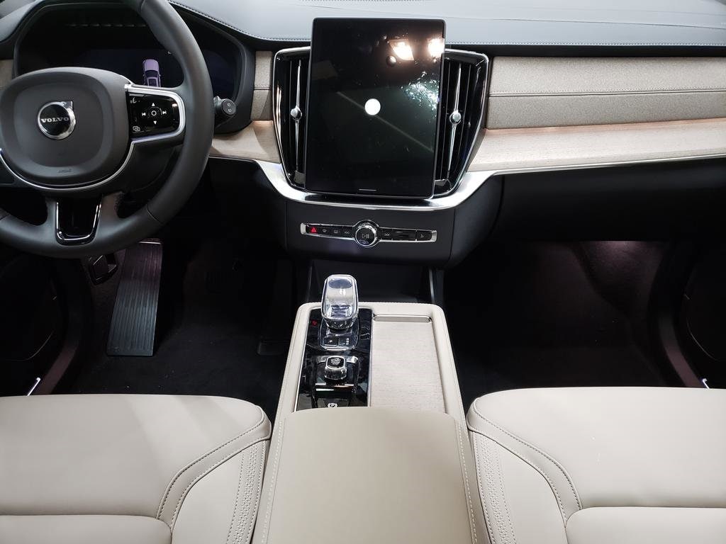 2026 Volvo XC90 Plus - Photo 9