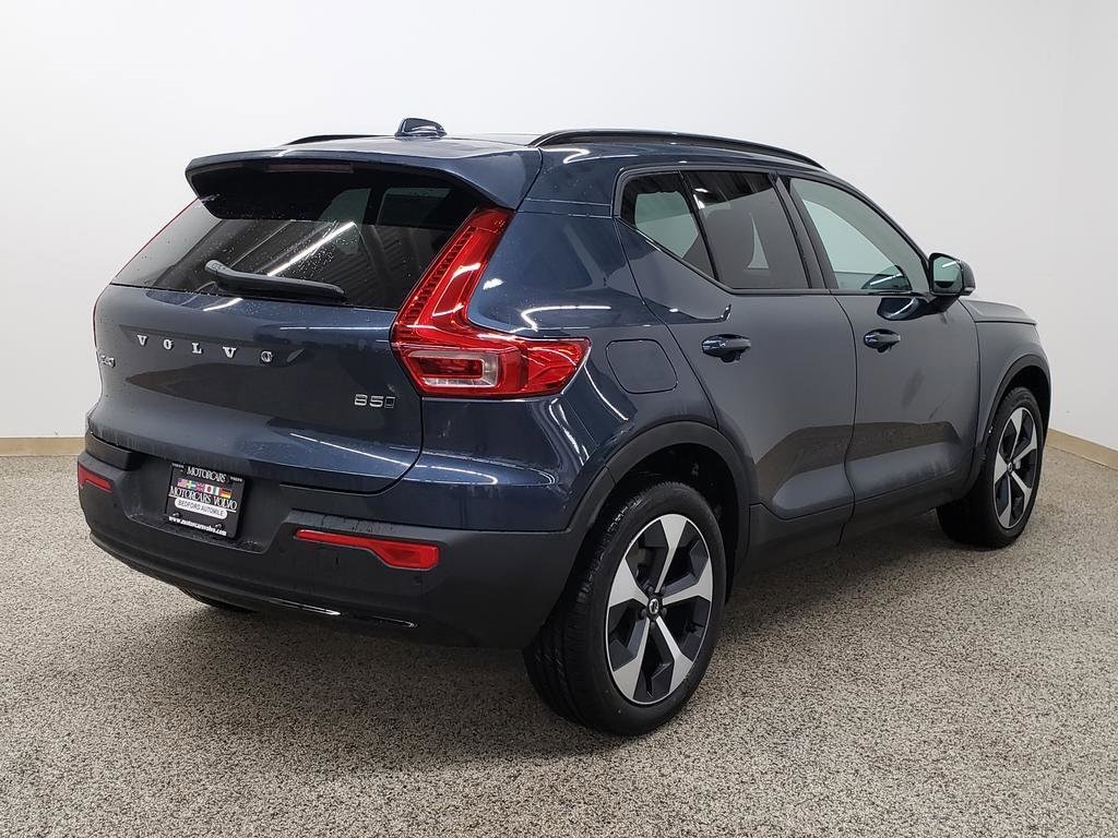 New 2026 Volvo XC40 B5 Core SUV