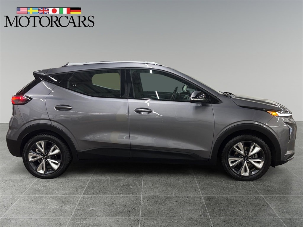 Used 2023 Chevrolet Bolt EUV LT with VIN 1G1FY6S03P4190536 for sale in Bedford, OH