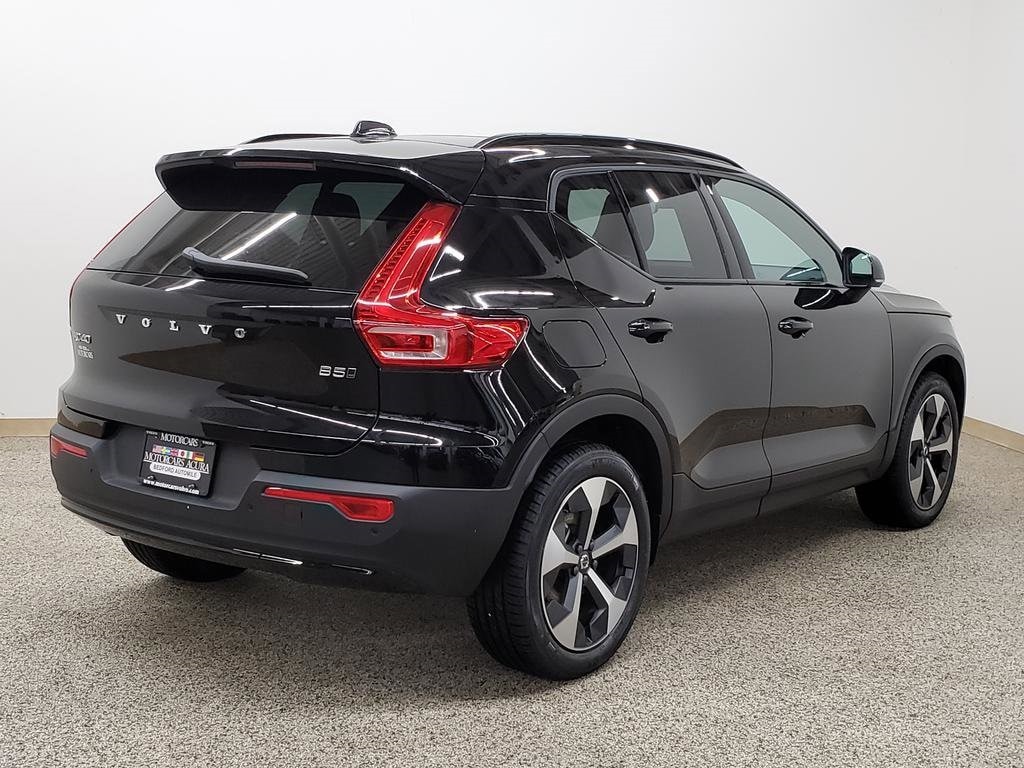 New 2026 Volvo XC40 B5 Core SUV