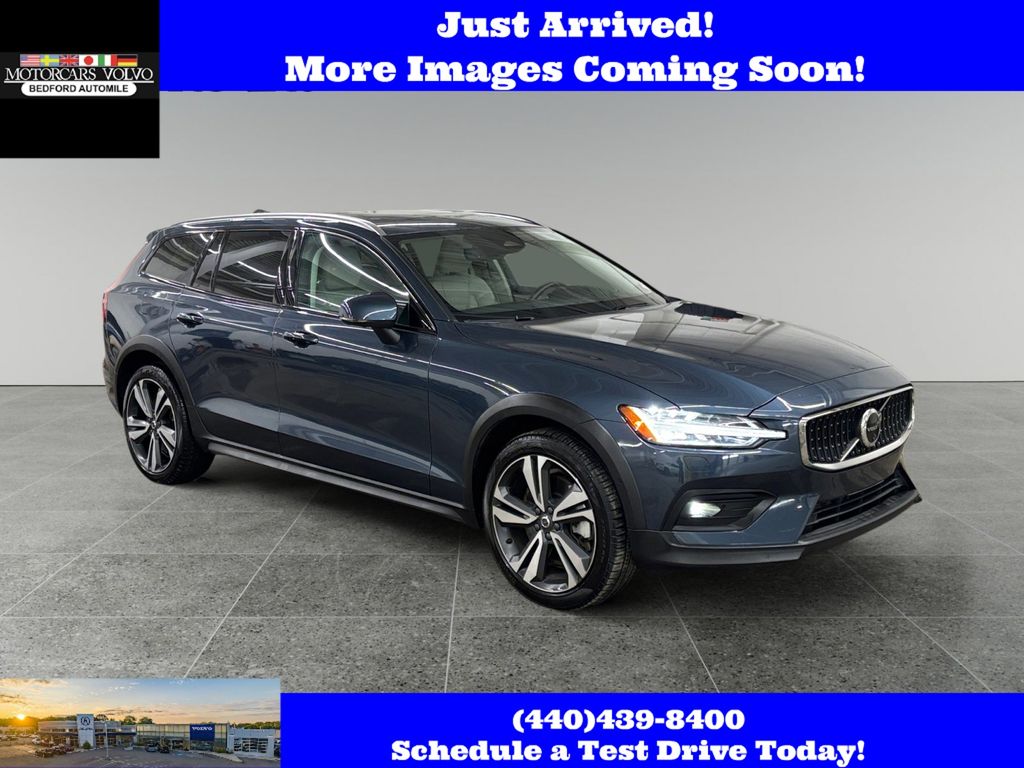 2025 Volvo V60 Cross Country Wagon 