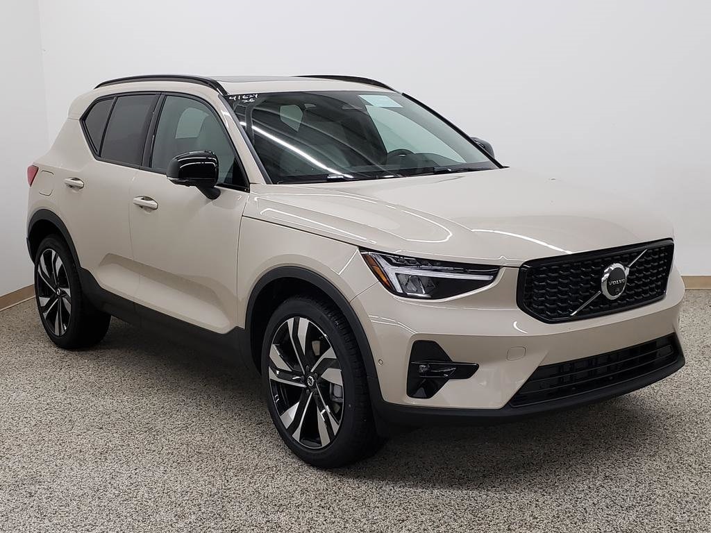 2026 Volvo XC40 Plus's photo
