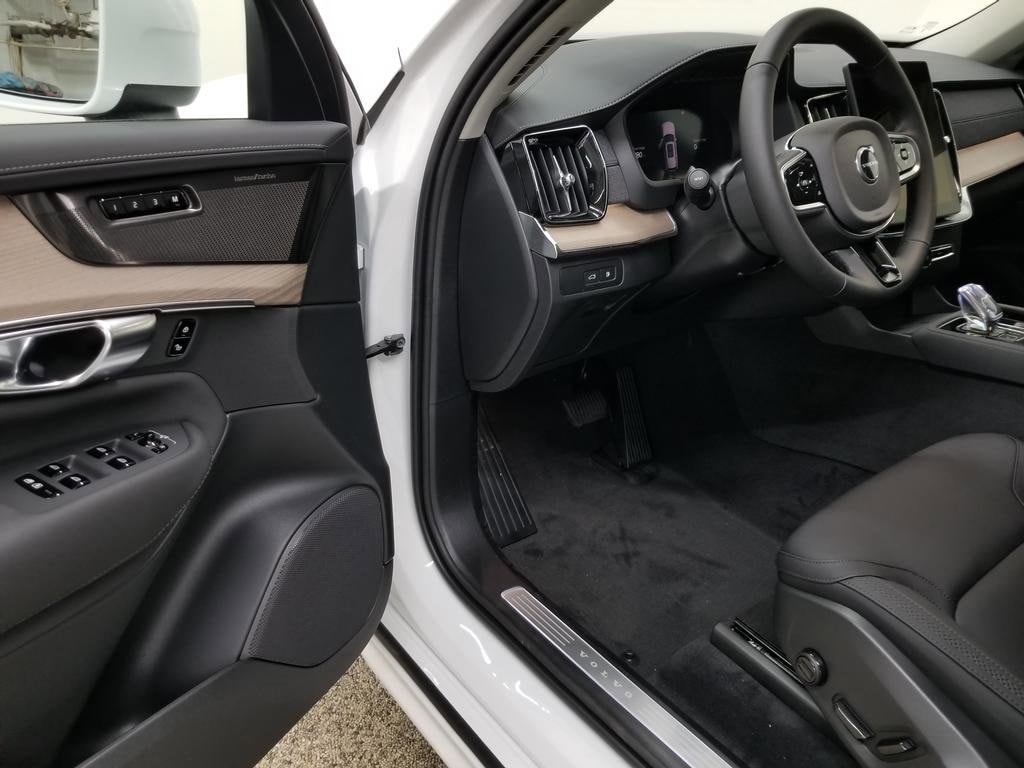 2025 Volvo XC90 Plus - Photo 6