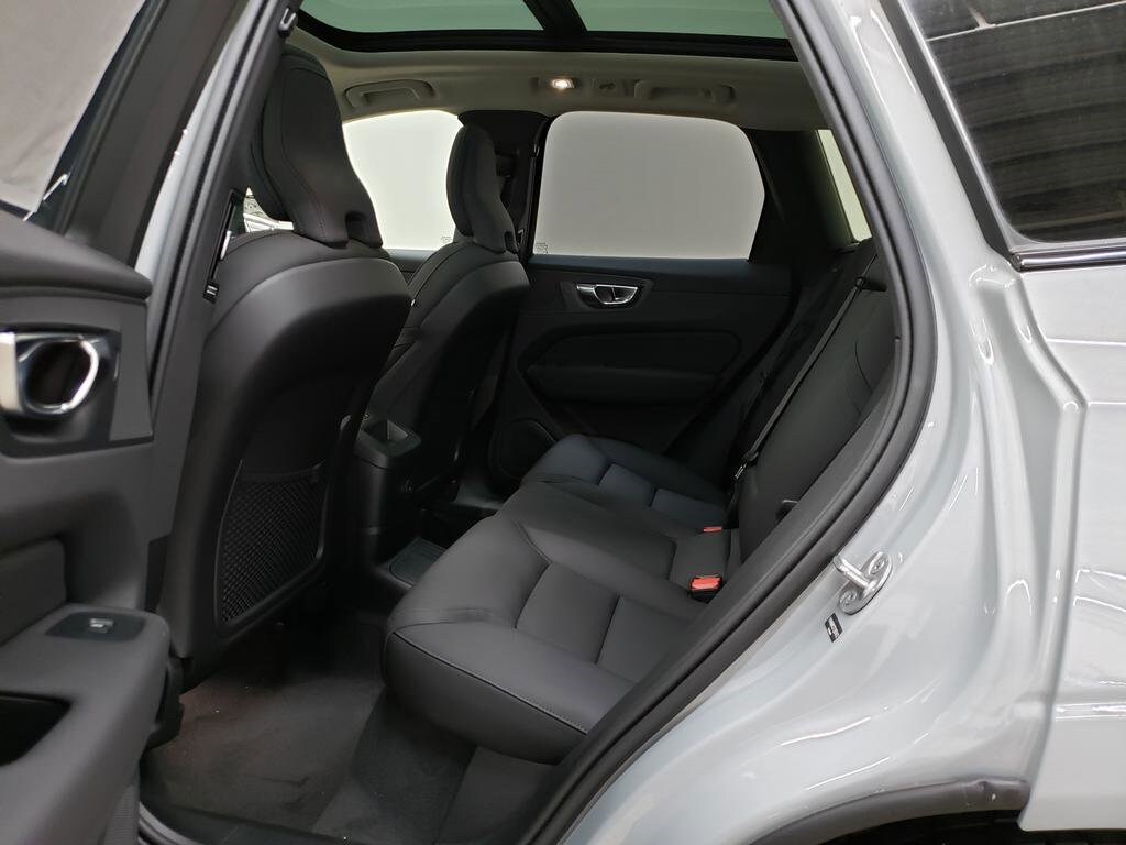 2026 Volvo XC60 Plus - Photo 8