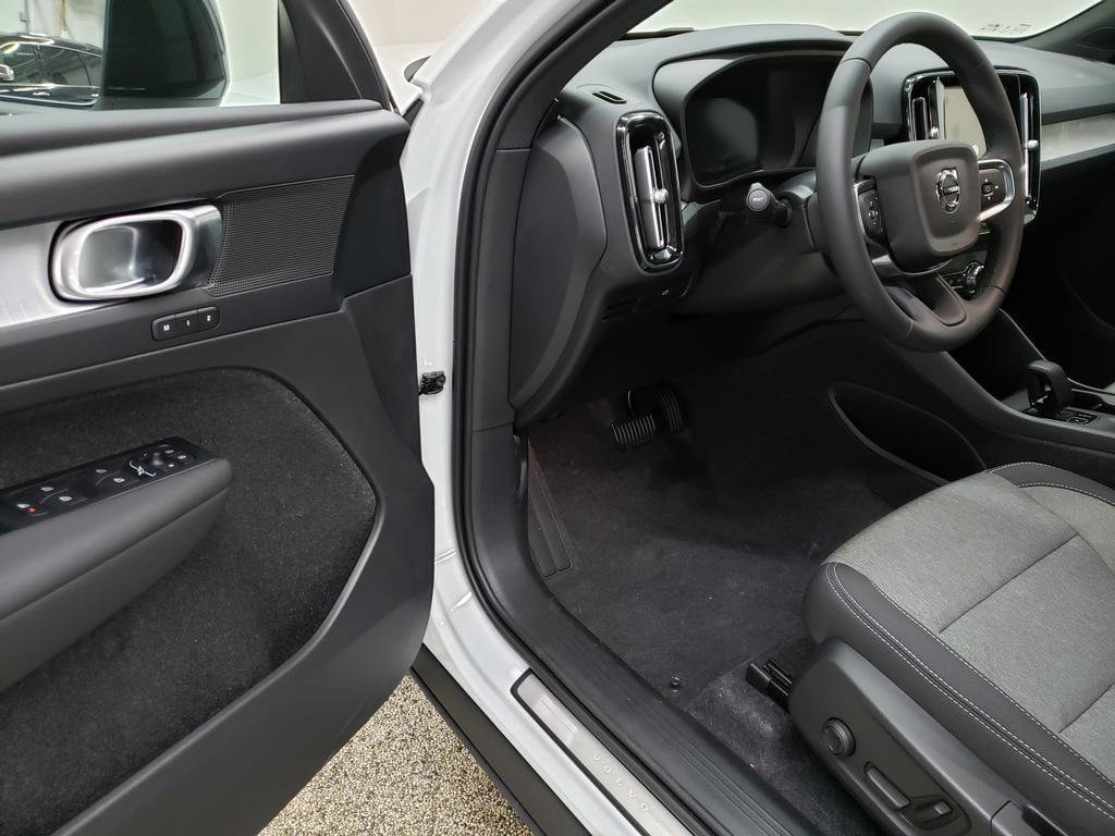 2026 Volvo XC40 Core - Photo 6