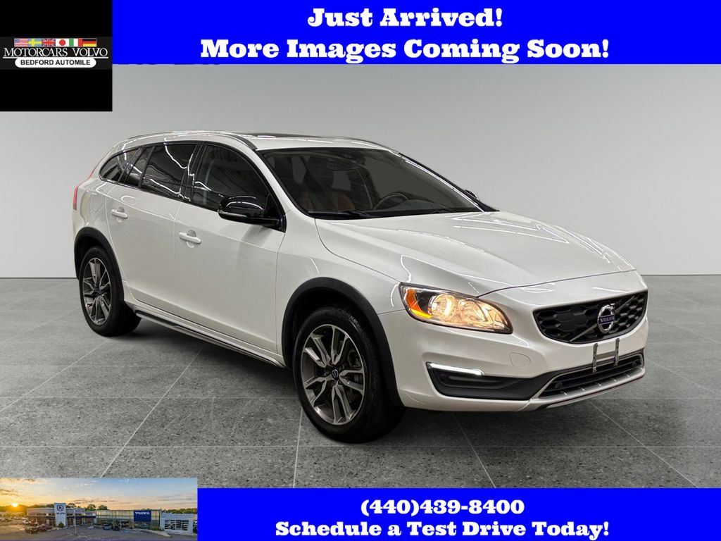 2017 Volvo V60 T5 AWD Cross Country's photo