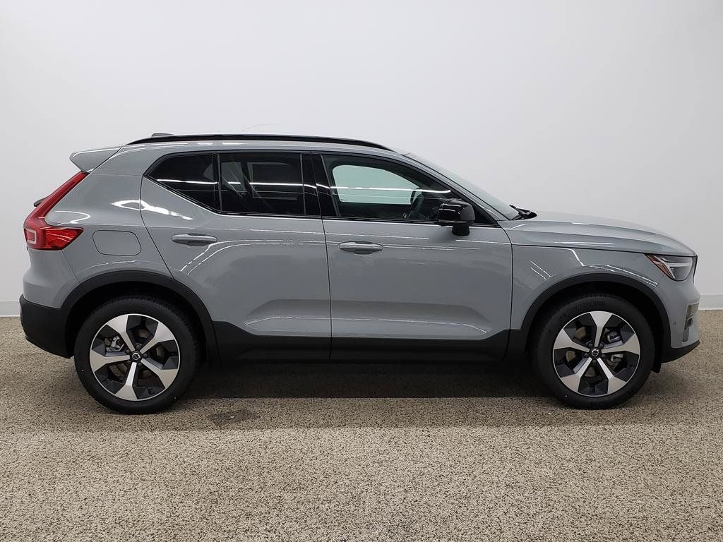 New 2026 Volvo XC40 B5 Plus SUV
