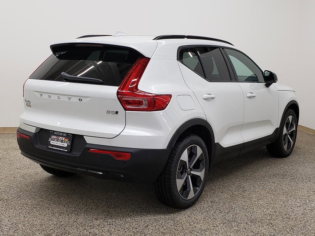 New 2026 Volvo XC40 B5 Core SUV