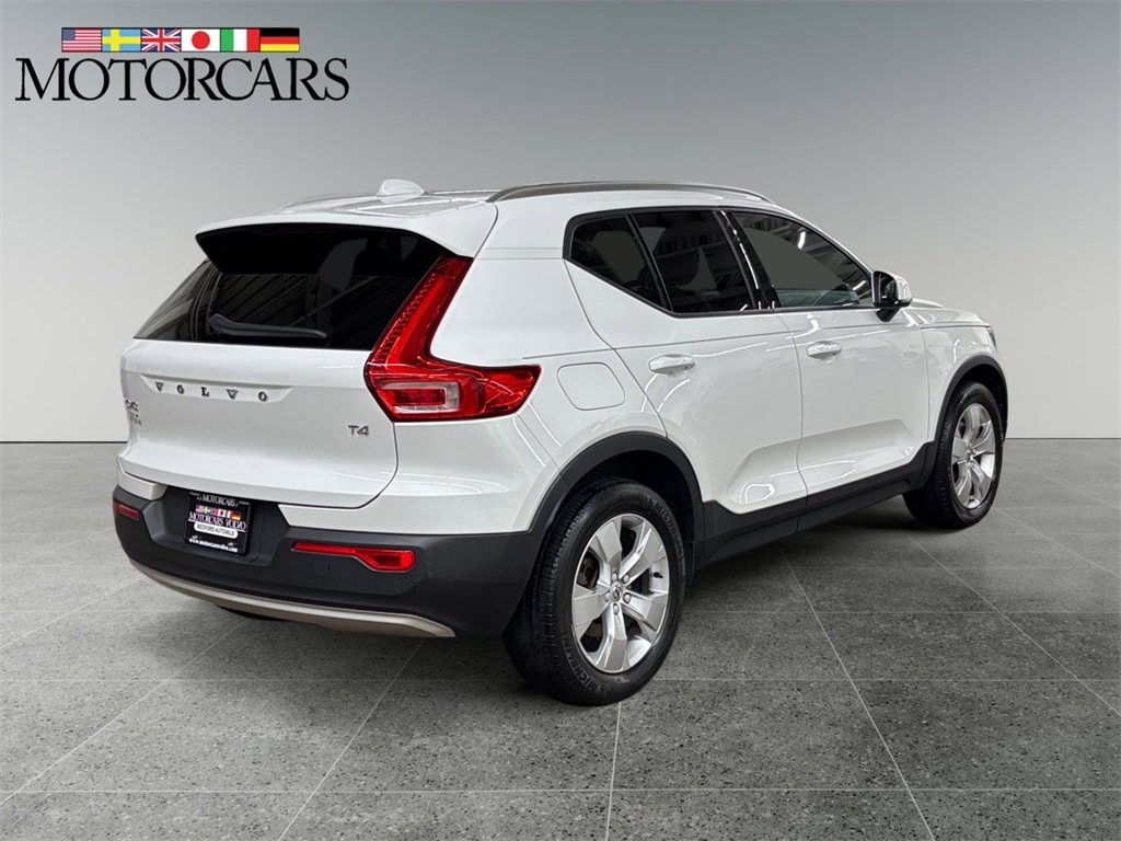 Used 2019 Volvo XC40 Momentum SUV