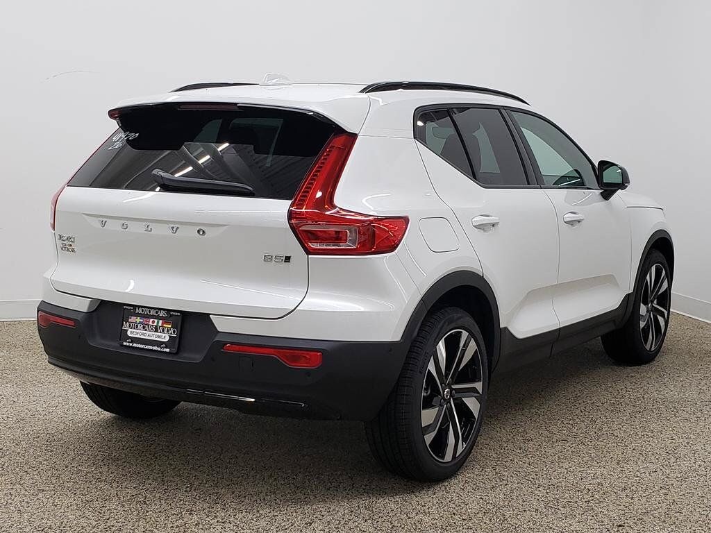 New 2026 Volvo XC40 B5 Ultra SUV