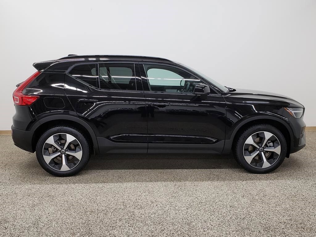 New 2026 Volvo XC40 B5 Core SUV