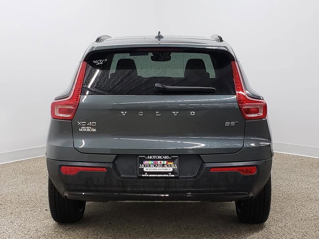 New 2026 Volvo XC40 B5 Ultra SUV