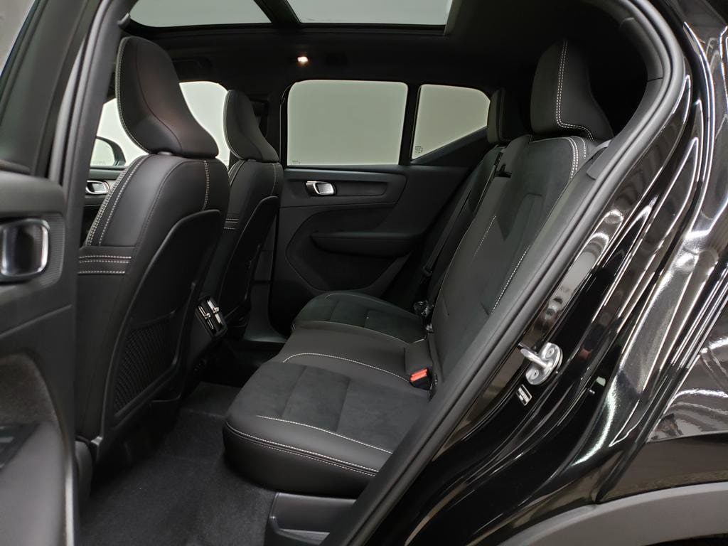 2026 Volvo XC40 Ultra Black Edition - Photo 8
