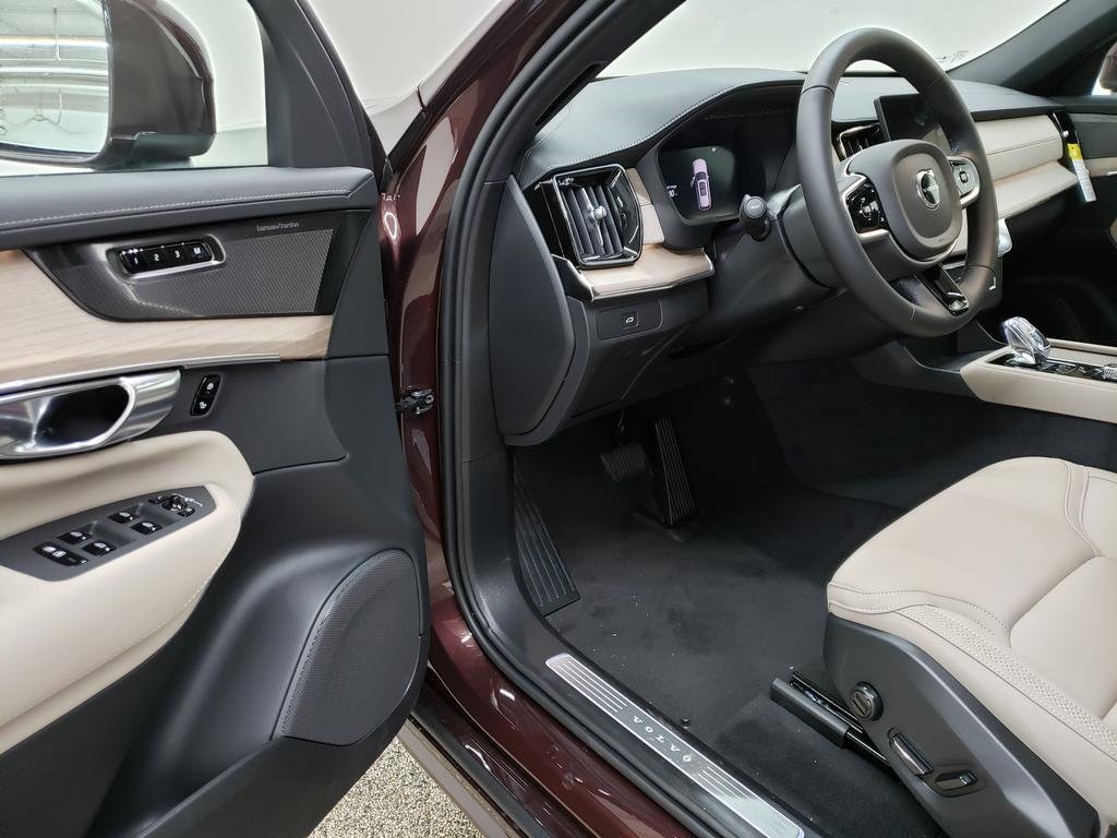 2026 Volvo XC90 Plus - Photo 6