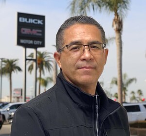 Staff member JAVIER GRACIANO from f99b3a21c6cf