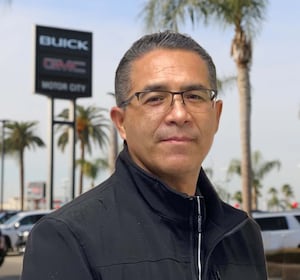 Staff member Javier Graciano from cca78583eef3