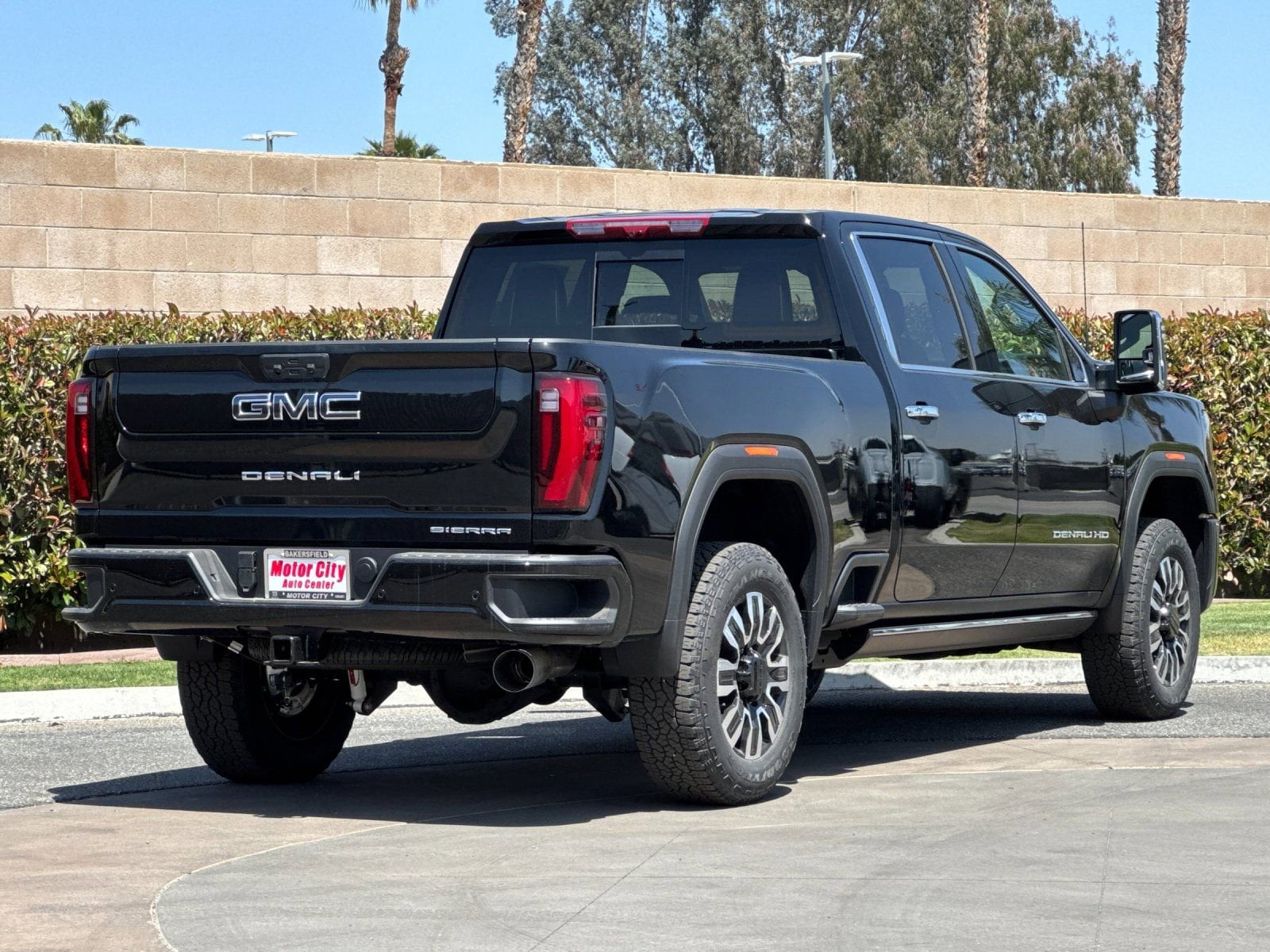 2026 GMC Sierra 2500 HD Denali Ultimate photo 2