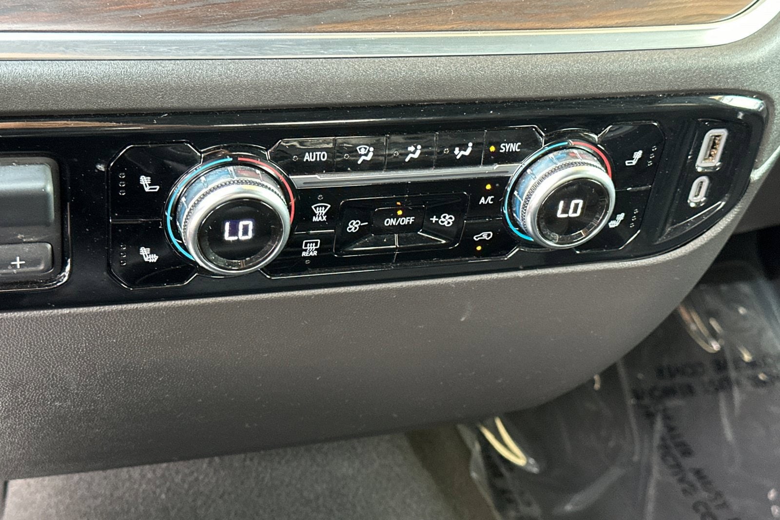 2025 GMC Sierra 1500 SLT - Photo 20