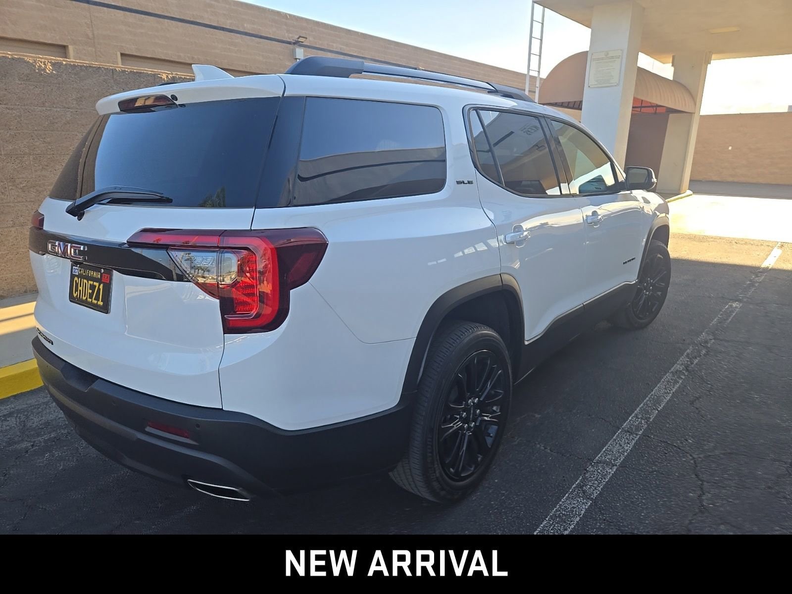 2023 GMC Acadia SLE photo 4